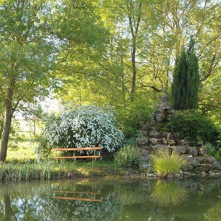 Bed and Breakfast Le P'Tit Nid De Gabriel Les Touches-de-Périgny Esterno foto