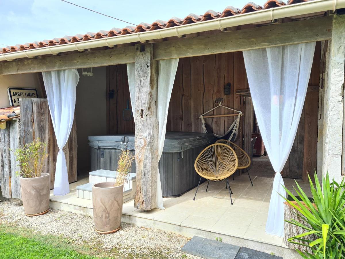 Bed and Breakfast Le P'Tit Nid De Gabriel Les Touches-de-Périgny Esterno foto