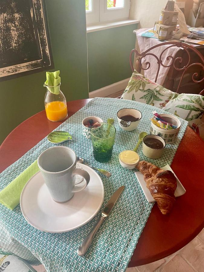 Bed and Breakfast Le P'Tit Nid De Gabriel Les Touches-de-Périgny Esterno foto