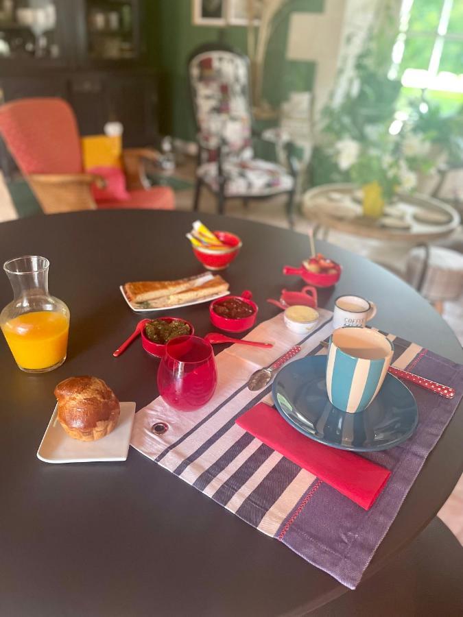 Bed and Breakfast Le P'Tit Nid De Gabriel Les Touches-de-Périgny Esterno foto