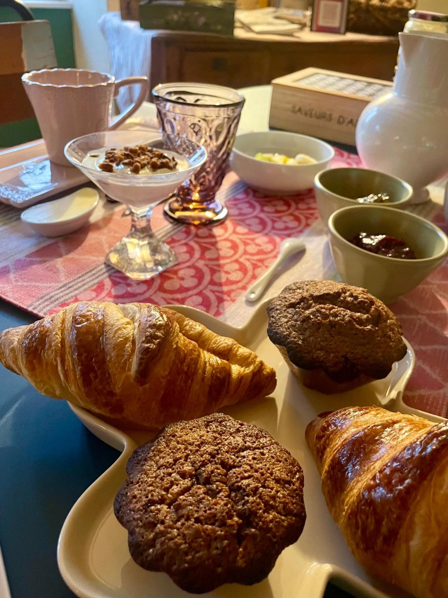 Bed and Breakfast Le P'Tit Nid De Gabriel Les Touches-de-Périgny Esterno foto