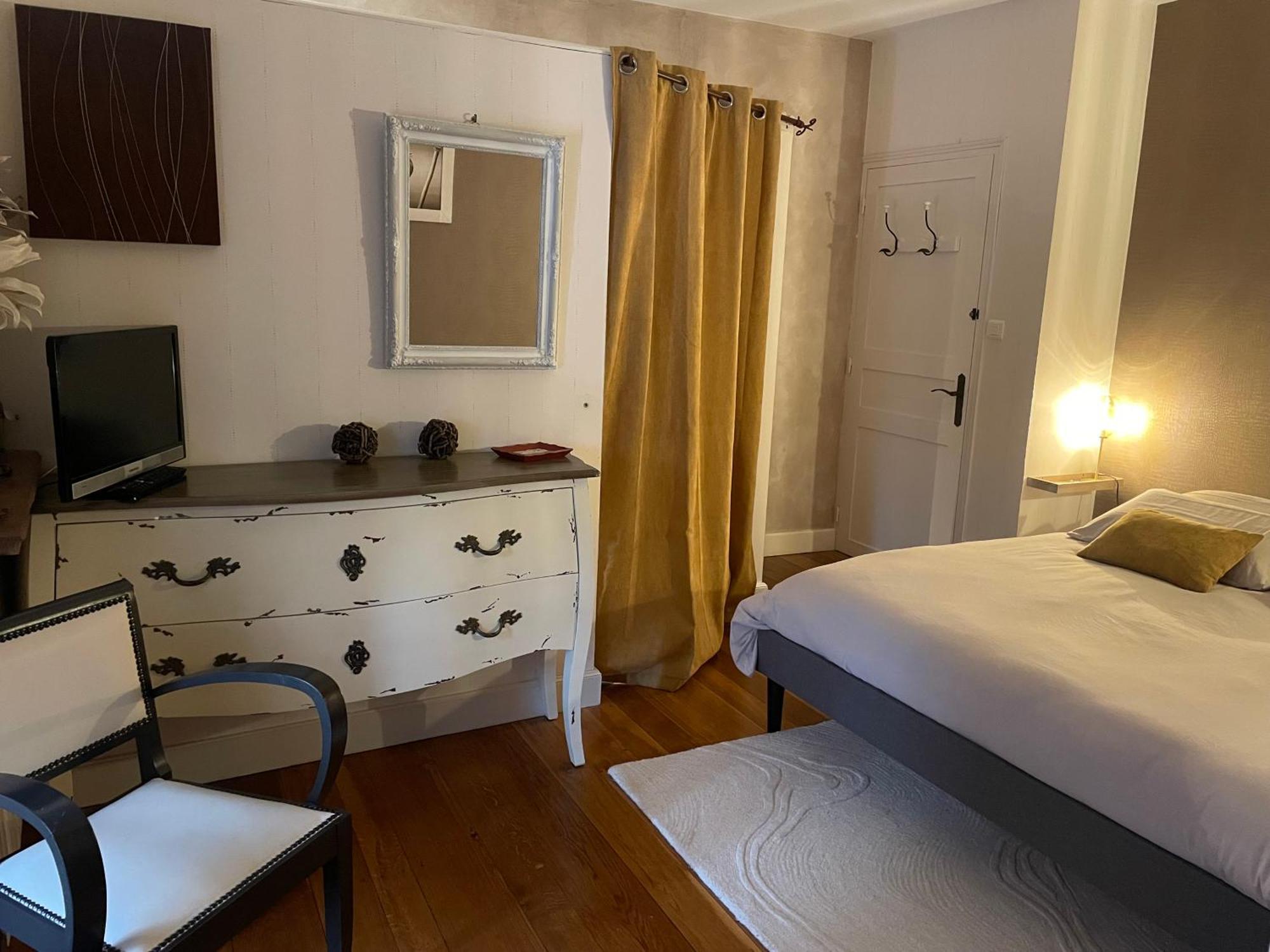 Bed and Breakfast Le P'Tit Nid De Gabriel Les Touches-de-Périgny Esterno foto