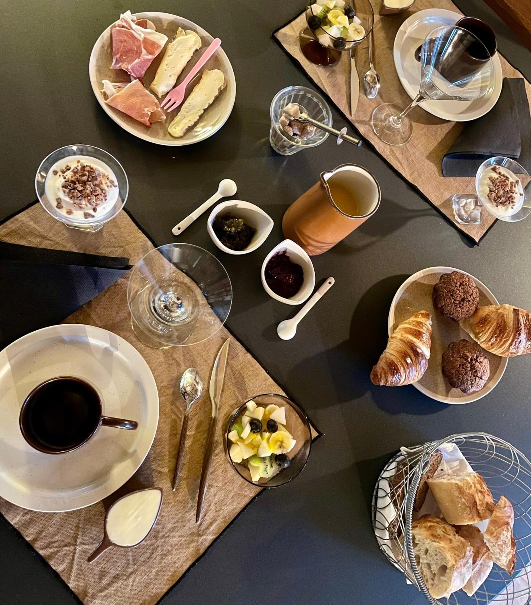 Bed and Breakfast Le P'Tit Nid De Gabriel Les Touches-de-Périgny Esterno foto
