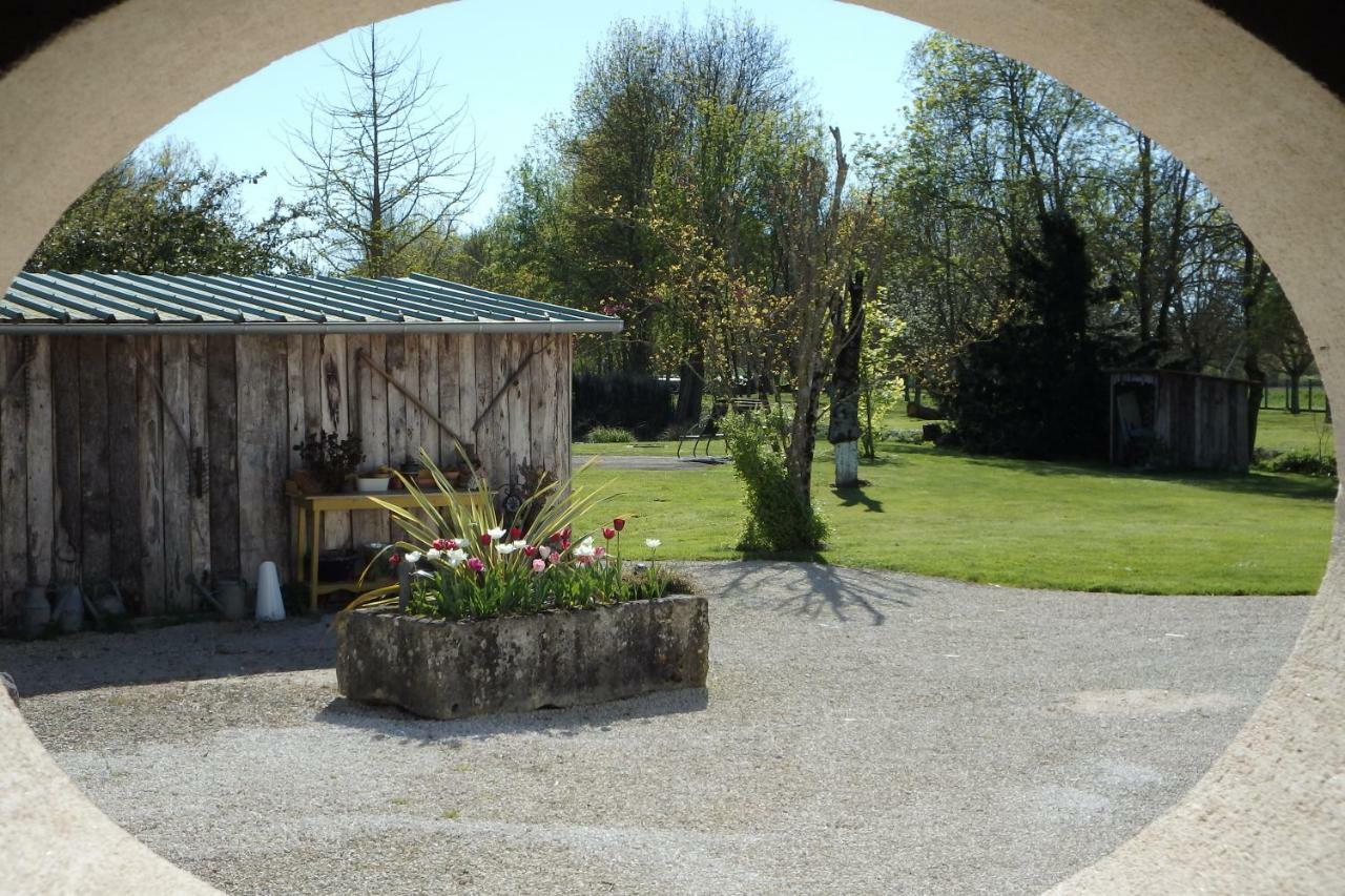 Bed and Breakfast Le P'Tit Nid De Gabriel Les Touches-de-Périgny Esterno foto