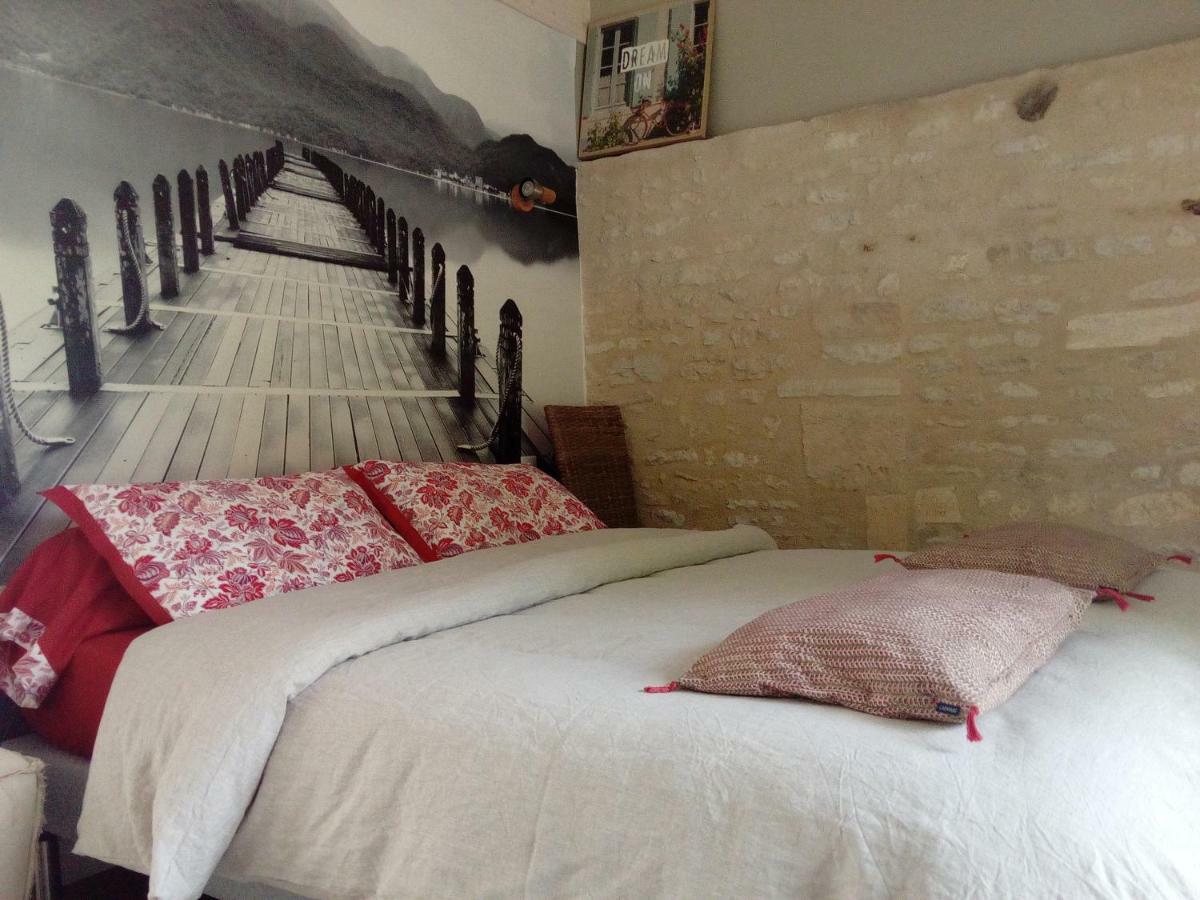 Bed and Breakfast Le P'Tit Nid De Gabriel Les Touches-de-Périgny Esterno foto