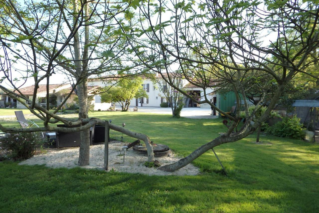 Bed and Breakfast Le P'Tit Nid De Gabriel Les Touches-de-Périgny Esterno foto
