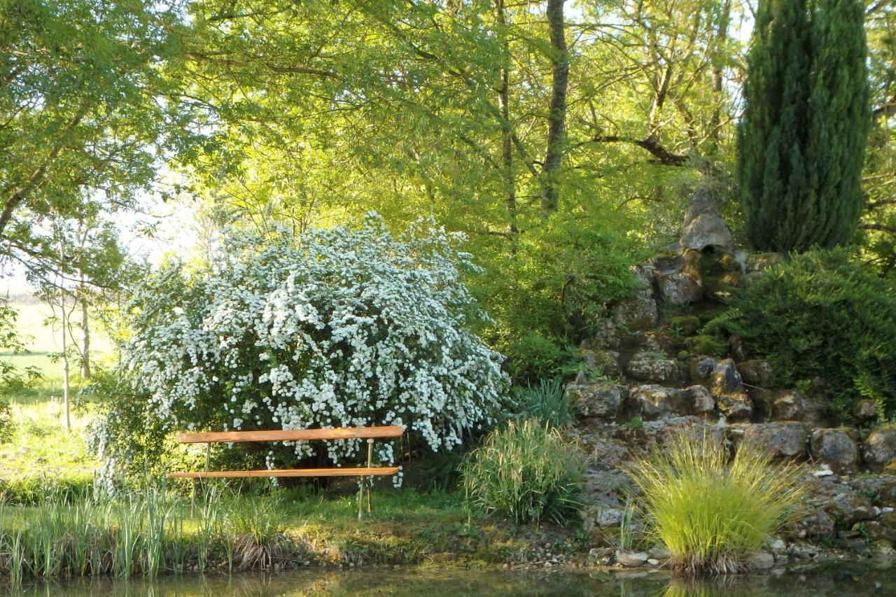Bed and Breakfast Le P'Tit Nid De Gabriel Les Touches-de-Périgny Esterno foto